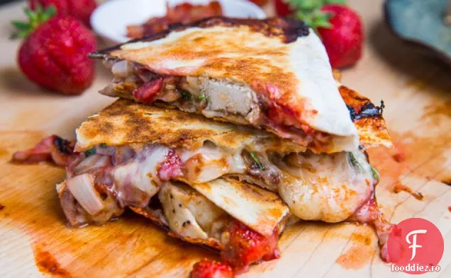Quesadillas de pui la grătar Balsamic cu căpșuni și slănină