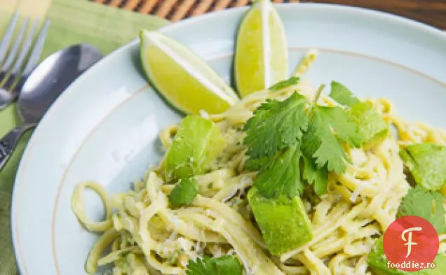 Paste Alfredo cu Avocado și brânză de capră
