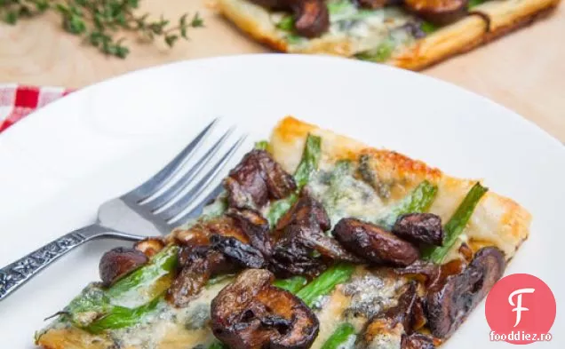 Tarta cu fasole verde, ciuperci si ceapa caramelizata