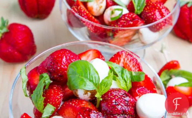 Salată Caprese Cu Căpșuni