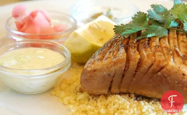 Fripturi de ton prăjite cu sos de ardei roșu