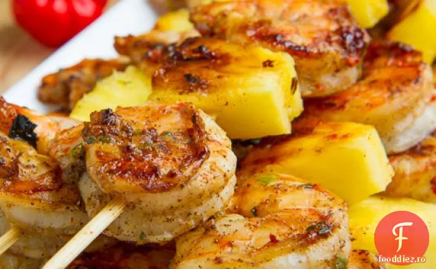 Frigarui de creveți și ananas la grătar