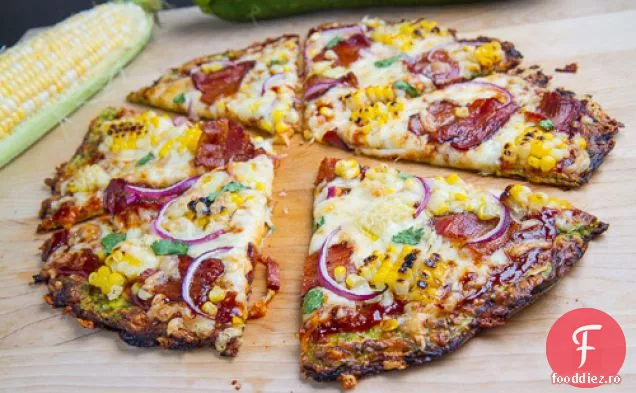 Chipotle BBQ Bacon și pizza cu crustă de dovlecei de porumb la grătar