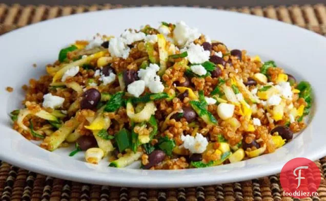 Salată de Quinoa condimentată cu Taco de dovlecei și porumb