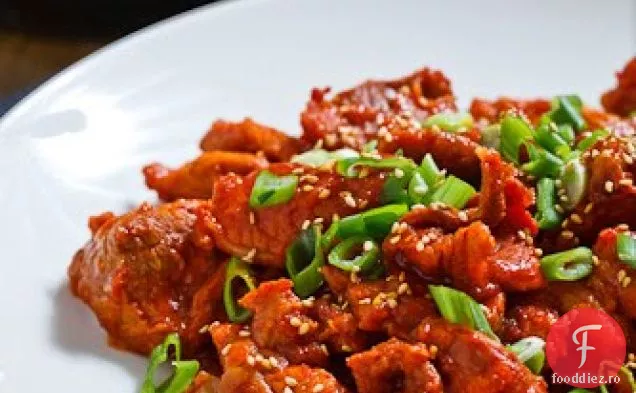 Daeji Bulgogi (carne de porc coreeană picantă la grătar)