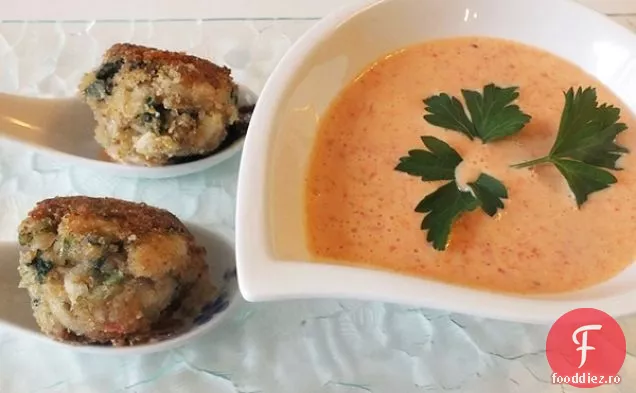 Crochete de somon și cartofi cu cremă Romesco Dip