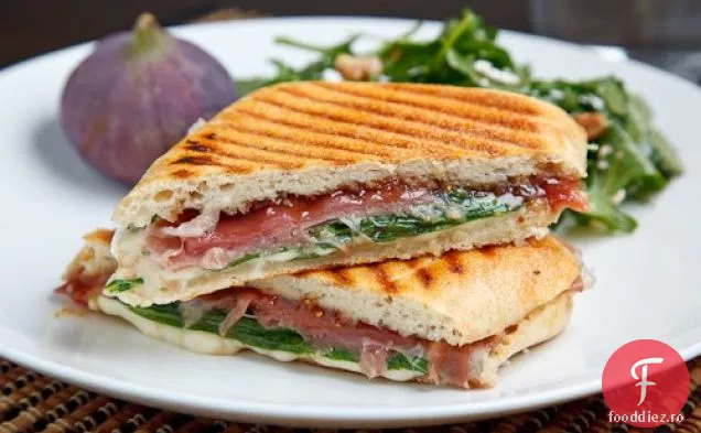 Sandwich cu brânză la grătar cu smochine și Prosciutto