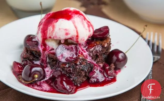 Friptură De Cireșe Ciocolată Neagră Brownie Sundaes