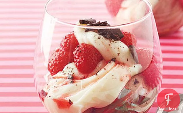 Parfaits de budincă de ciocolată albă și neagră