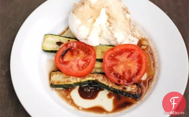 Dovlecei Prăjiți Cu Roșii Și Burrata