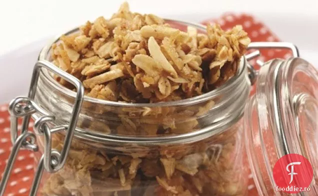 Faimoasa Granola de migdale de arțar de la Earthbound Farm