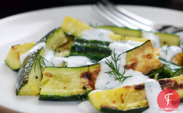 Zucchini cu sos de iaurt-mărar