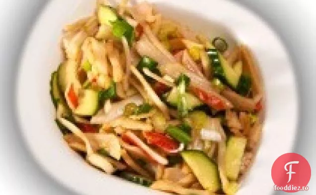 Salată de Crab simulată cu sos Tehina