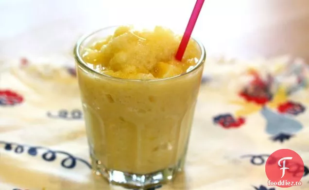 Smoothie Cu Nucă De Cocos Cu Ananas