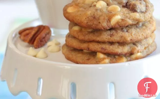 Cookie-uri de Pecan prăjite cu ciocolată albă cu banane și scorțișoară