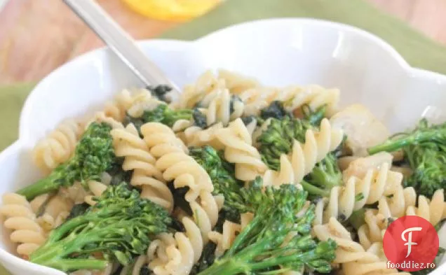 Broccolini, spanac și paste cu usturoi