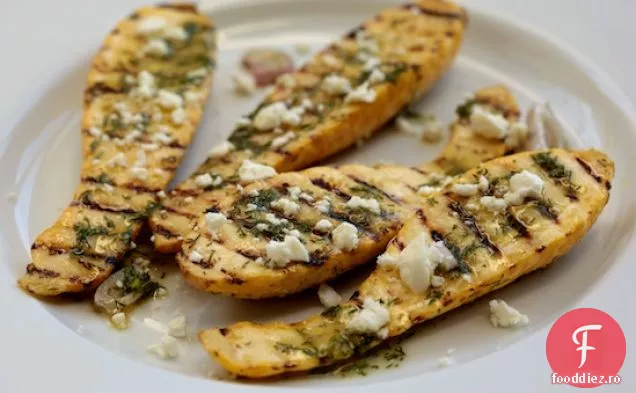 Dovlecei Galbeni La Grătar Cu Vinaigretă Proaspătă De Mărar Și Feta