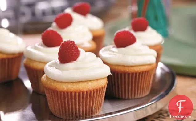 Cupcakes cu zmeură cu glazură de brânză cremă fără lactate
