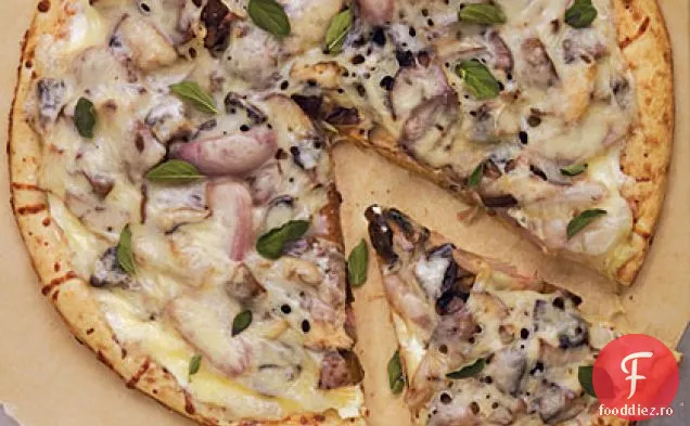 Pizza prăjită cu ciuperci și șalotă