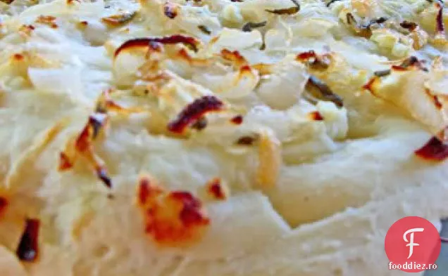 Pâine Focaccia vegană cu usturoi și rozmarin
