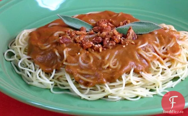 Paste cu sos cremos de dovleac fără lactate și nuci