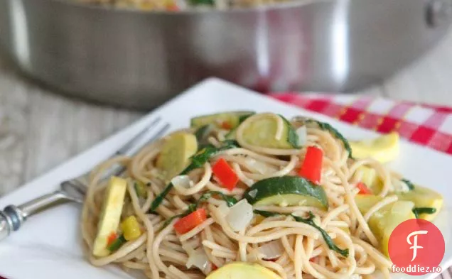 Spaghete de petrecere cu legume cu usturoi cald cimbru ulei de măsline