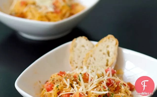 Spaghete Squash Cu Roșii, Busuioc Și Parmezan