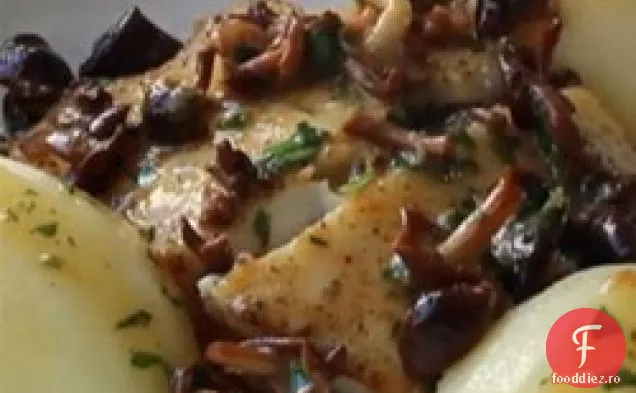 Halibut prăjit la tigaie cu sos de unt de ciuperci