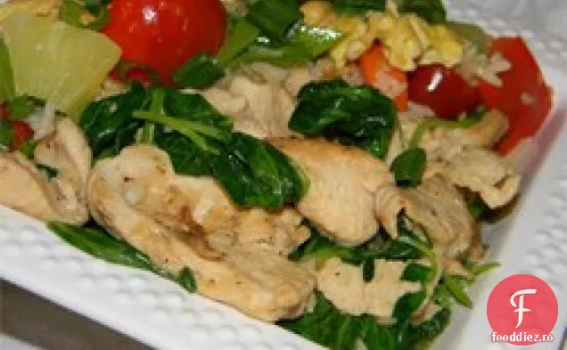 Lăstari de mazăre și pui în sos de usturoi