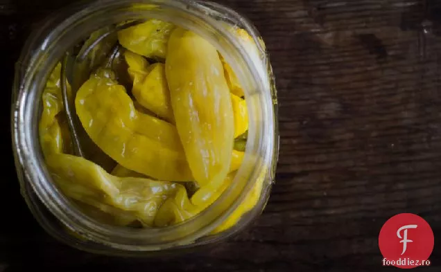 A Pentru Peter Piper: Peperoncini murat cu saramură