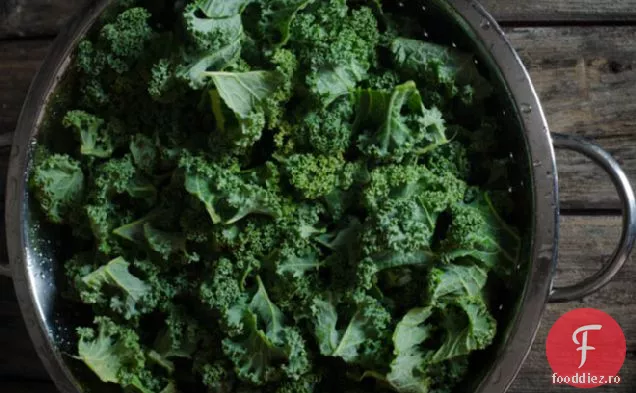 Chipsuri de brânză kale cu Miso, usturoi și Dulse