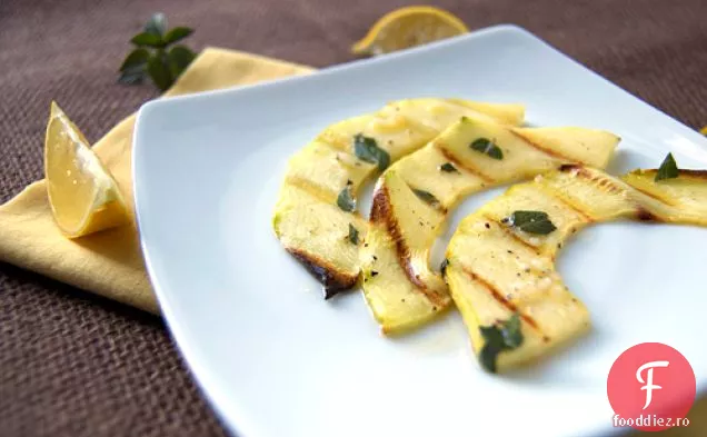 Zucchini de lămâie-mentă la grătar