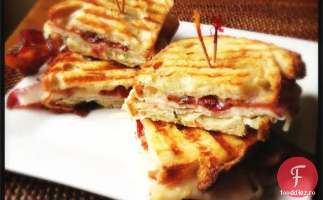Săptămâna Jocului mare: curcan, slănină și Panini Elvețieni