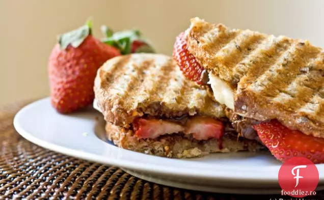 Căpșuni, Banane Și Nutella Panini