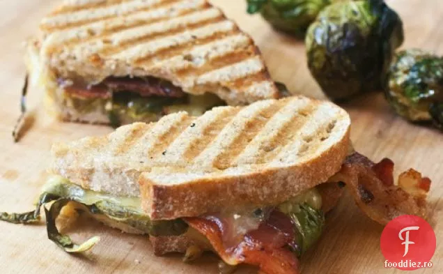 Varză de Bruxelles, slănină și Cheddar afumat Panini ... și călătoria mea la Tillamook!