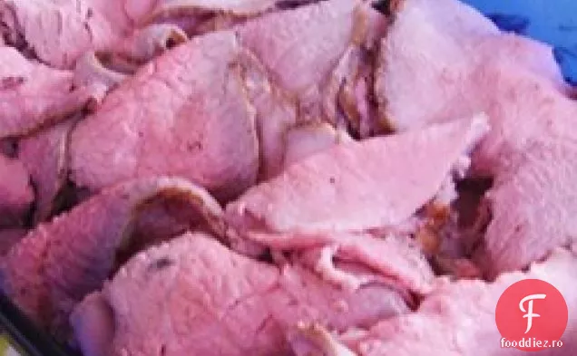 Carne de vită prăjită lent pentru sandvișuri