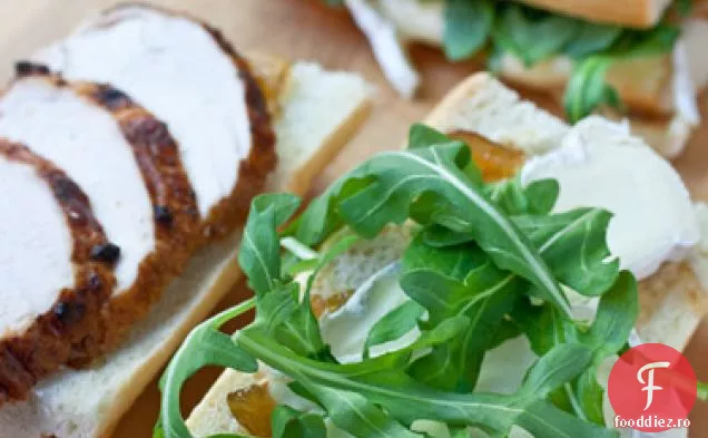 Pui, Brie, Smochine Și Rucola Panini