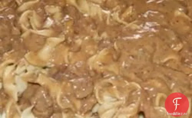 Slow Cooker Carne De Vânat Stroganoff Masă