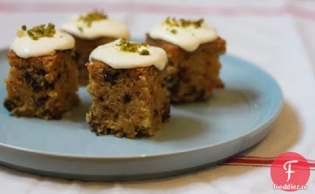 Tort de morcovi cu glazură de brânză cremă