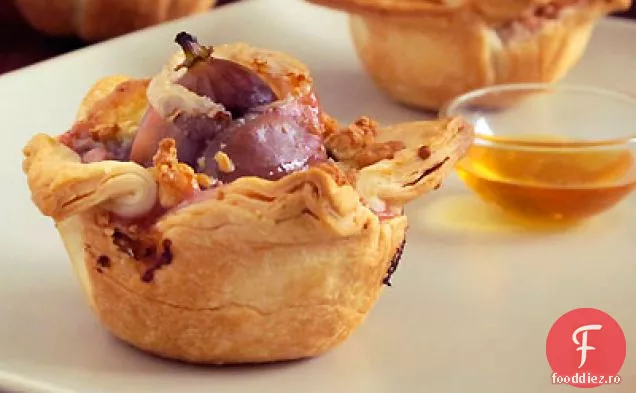 Prosciutto înfășurat Fig și Pecan plăcinte de mână cu Gorgonzola