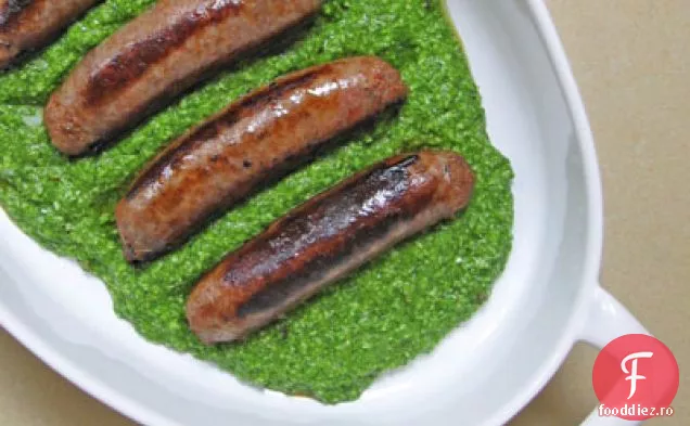 Cârnați la grătar cu Pesto de rucola