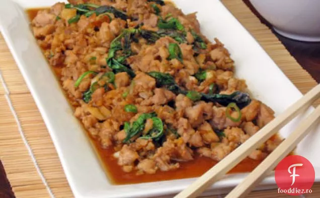 Pui picant de busuioc thailandez (Gkai Pad Gka-prow)