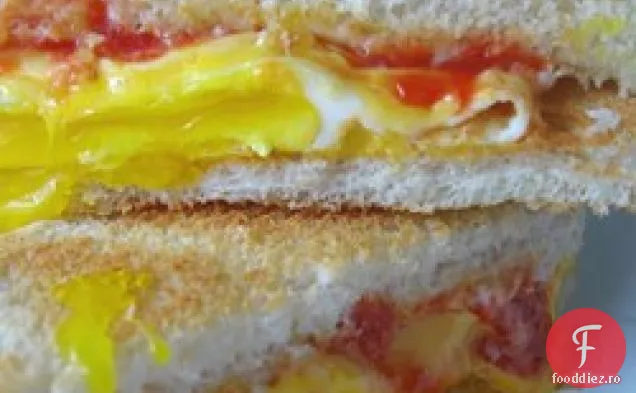 Sandwich Cu Ou Prăjit