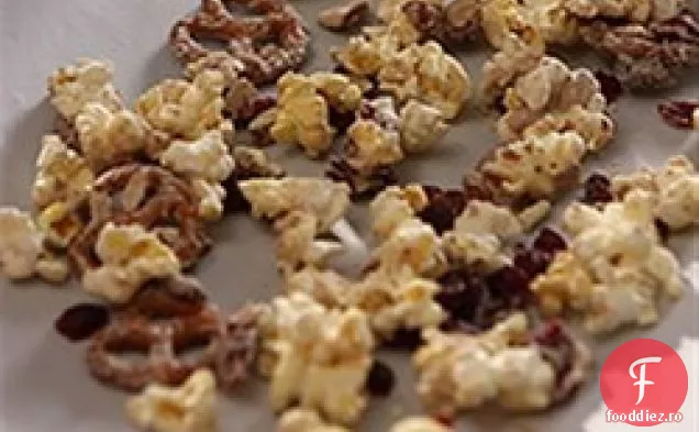 Ashley & Whitney ' s Popcorn & covrig Snack Mix