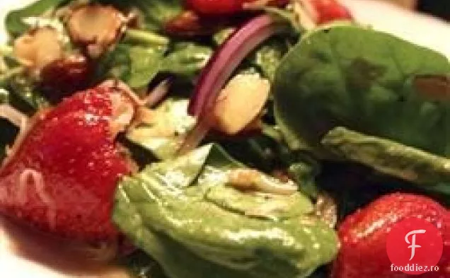 Salată de Daiquiri cu spanac și căpșuni