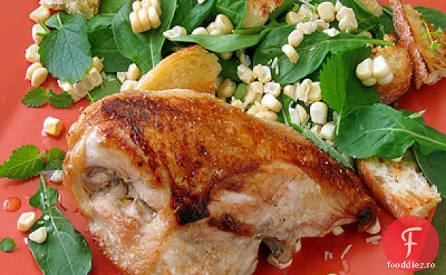 Piept de pui la grătar cu porumb crud și salată de pâine la grătar