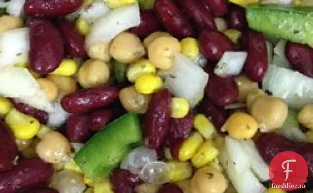 Trei salată de fasole cu porumb