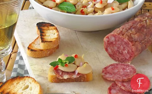 Crostini de fasole cu unt cu mentă și Salam