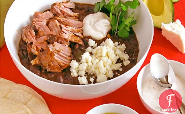 Chili de fasole neagră cu carne de porc înăbușită Chipotle