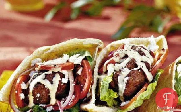 Burgeri Gyro cu sos Tahini